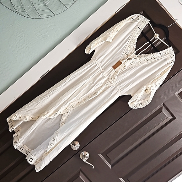 Surf Gypsy Other - Amazing ivory Surf Gypsy top or cover up NWT size L